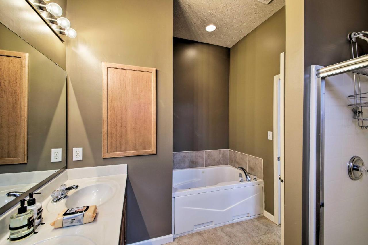 Arts And Design District Condo Steps To Monon Trail Carmel Bagian luar foto